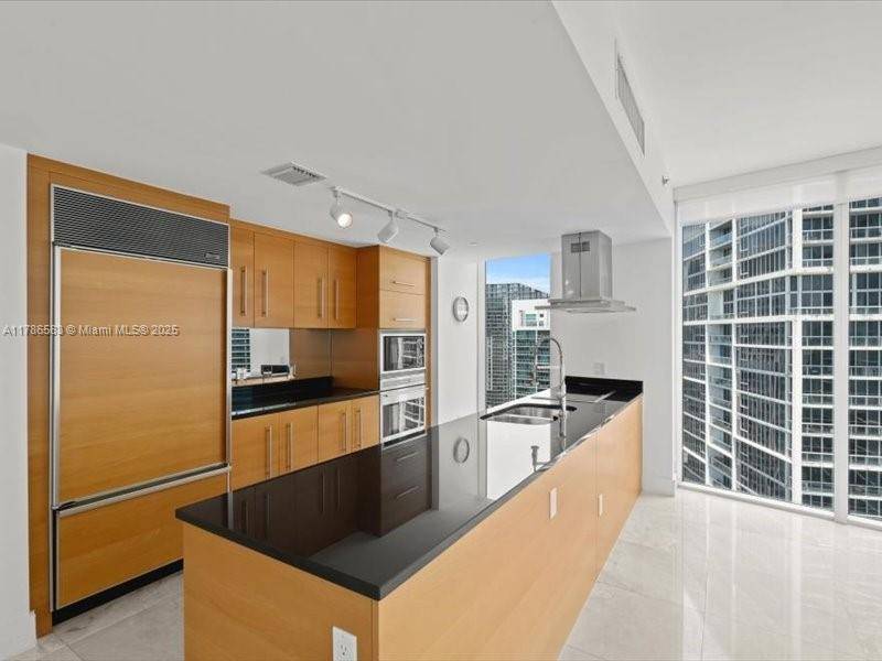Miami, FL 33131,495 Brickell Ave #3910
