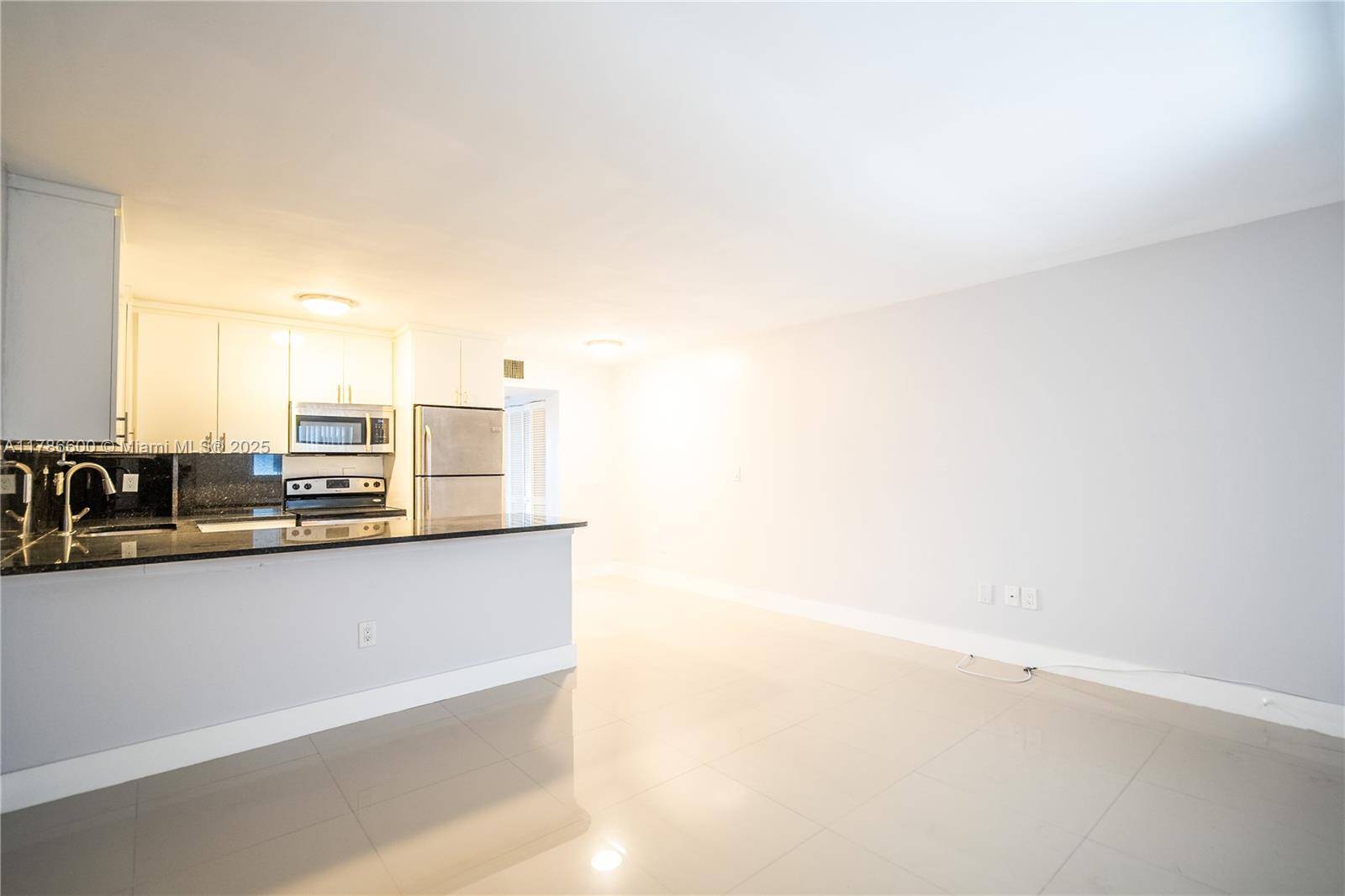 Miami Beach, FL 33141,1986 Biarritz Dr #204