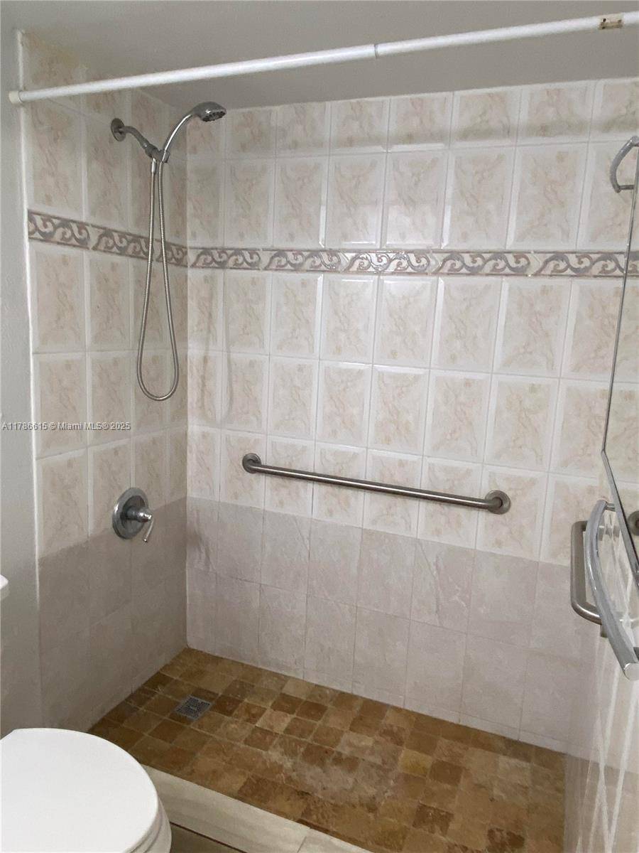 Hialeah, FL 33014,666 W 81st St #127