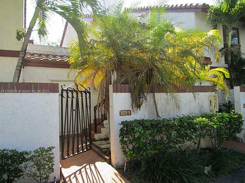 Miami, FL 33179,323 Ives Dairy Rd #323-05