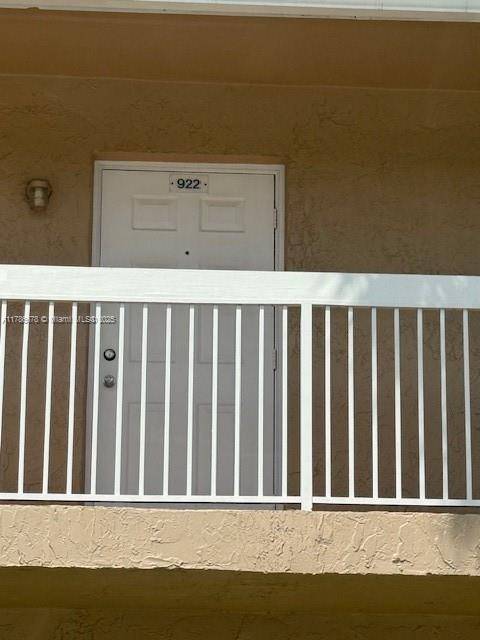 Coral Springs, FL 33071,922 TWIN LAKES DR #8-N