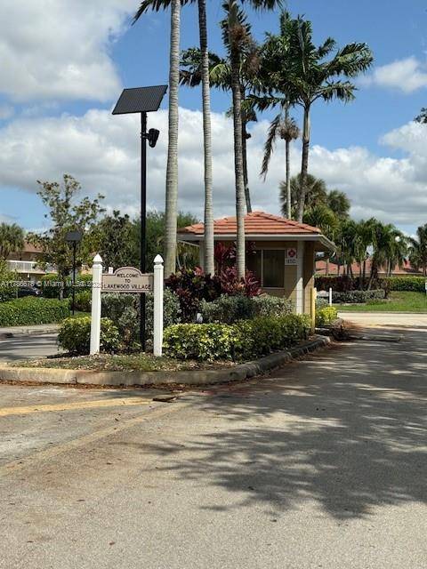 Coral Springs, FL 33071,922 TWIN LAKES DR #8-N