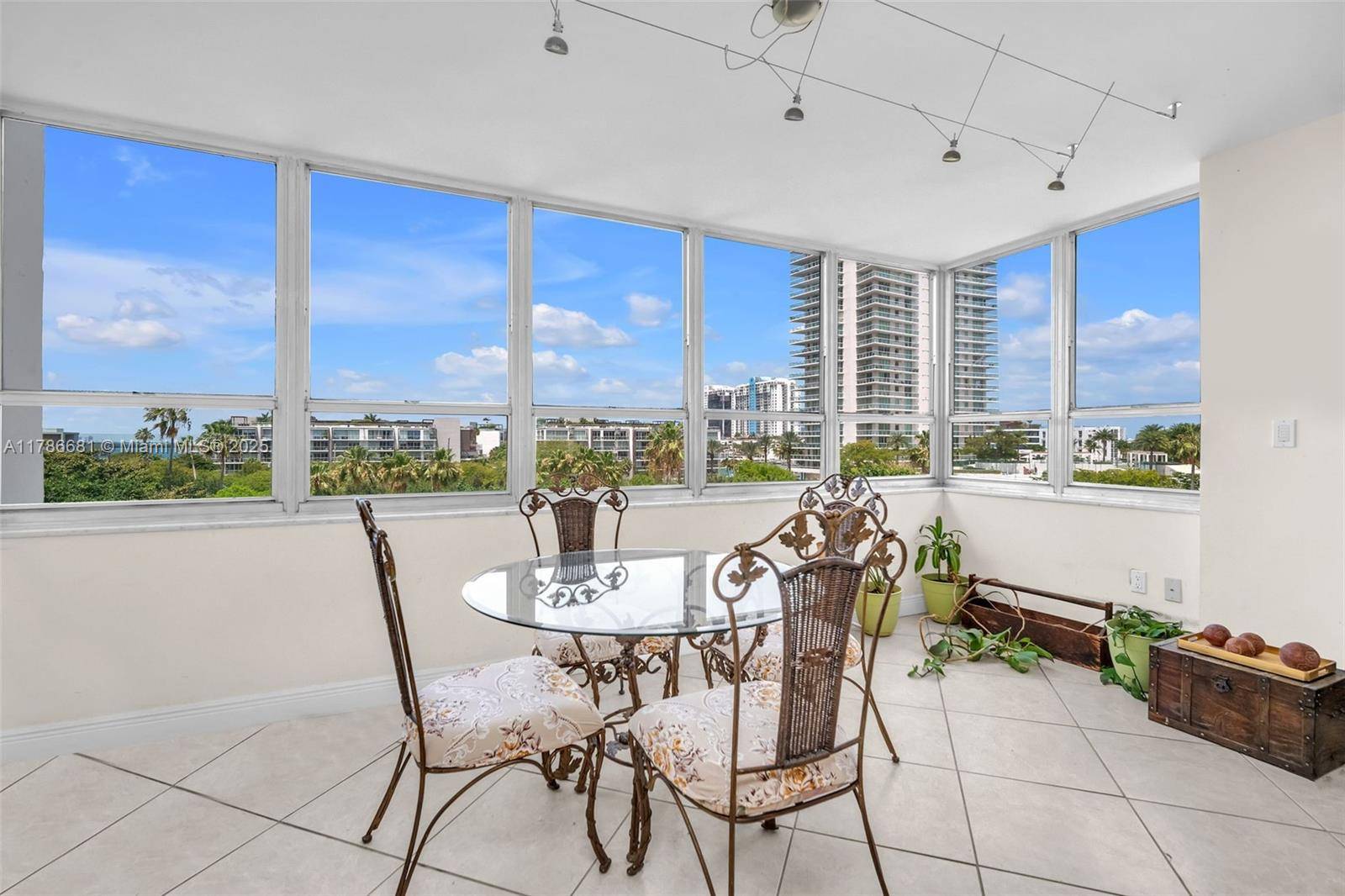 Miami Beach, FL 33139,11 Island Ave #512