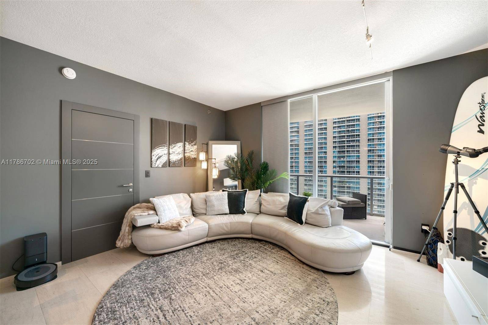 Miami, FL 33131,1060 Brickell Ave #3003