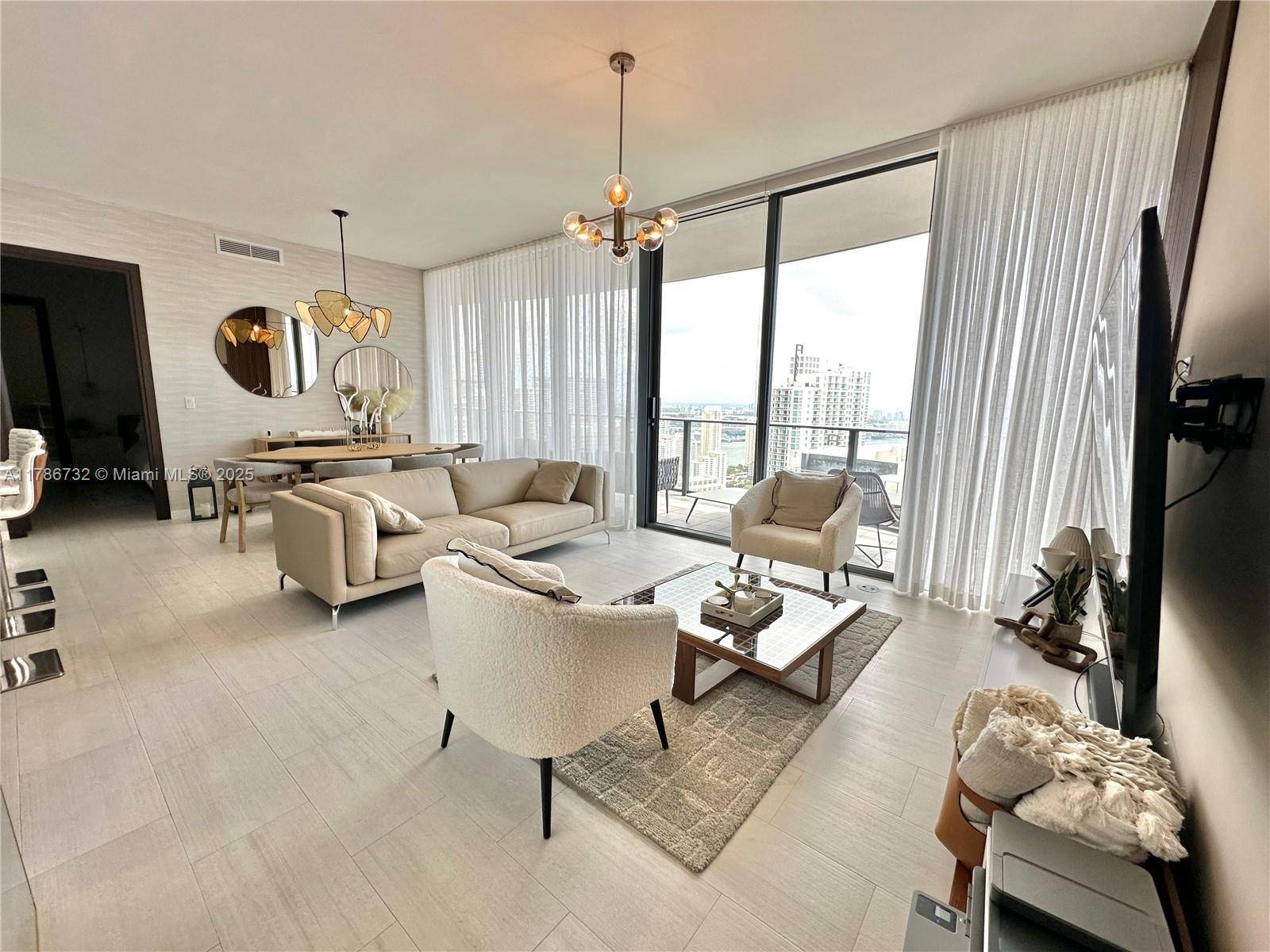 Miami, FL 33131,1000 Brickell Plz #PH5305
