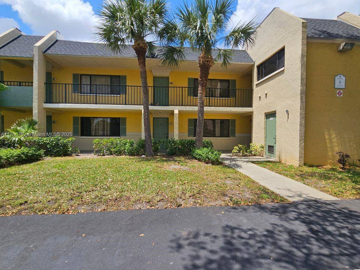 Boynton Beach, FL 33436,605 Meadows Cir #605