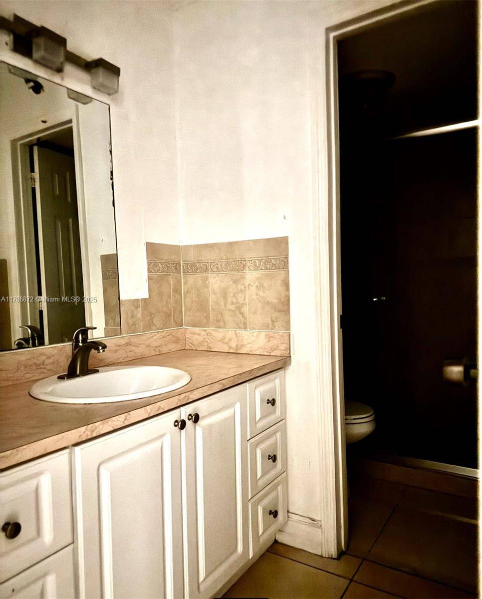 Hialeah, FL 33014,6950 W 6th Ave #405