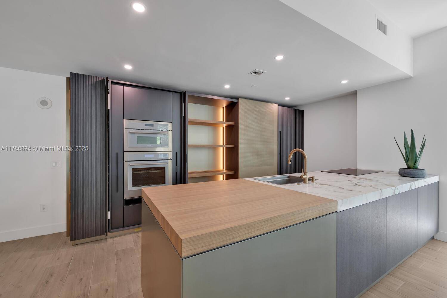 Miami, FL 33131,950 Brickell Bay Dr #201