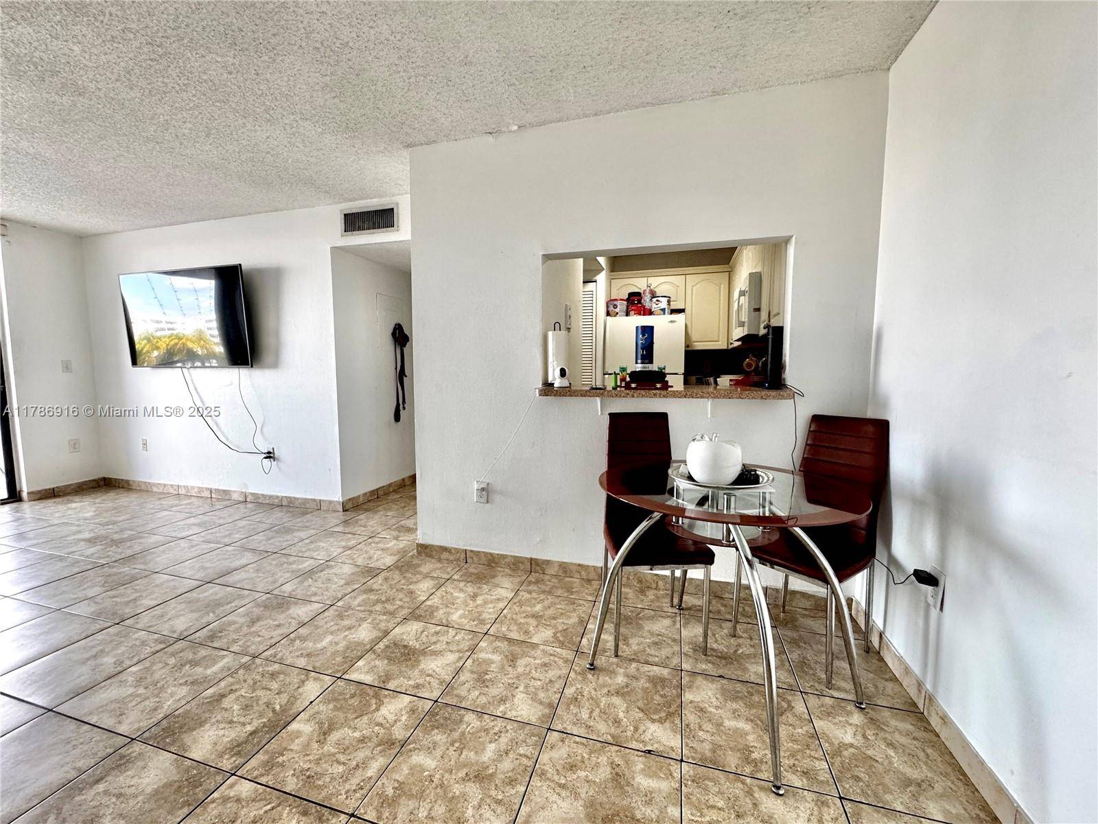 Miami, FL 33126,8145 NW 7th St #404