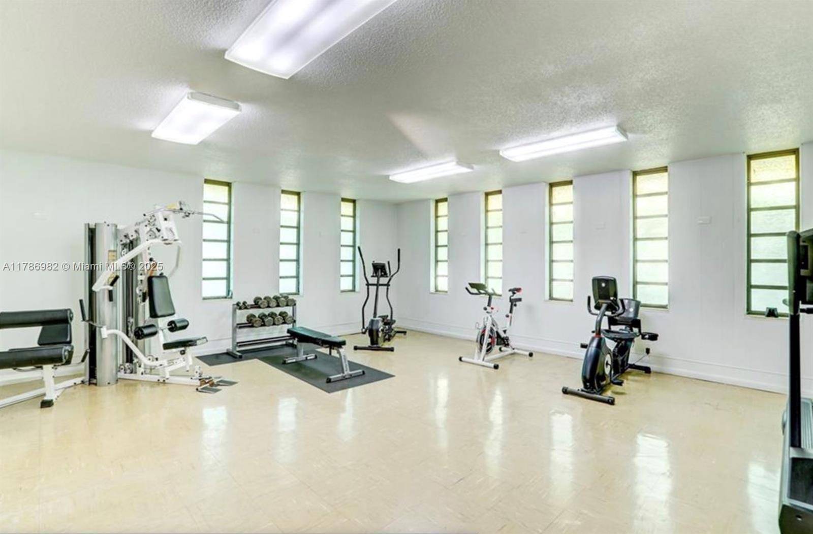 Lauderdale Lakes, FL 33313,5031 W Oakland Park Blvd #204