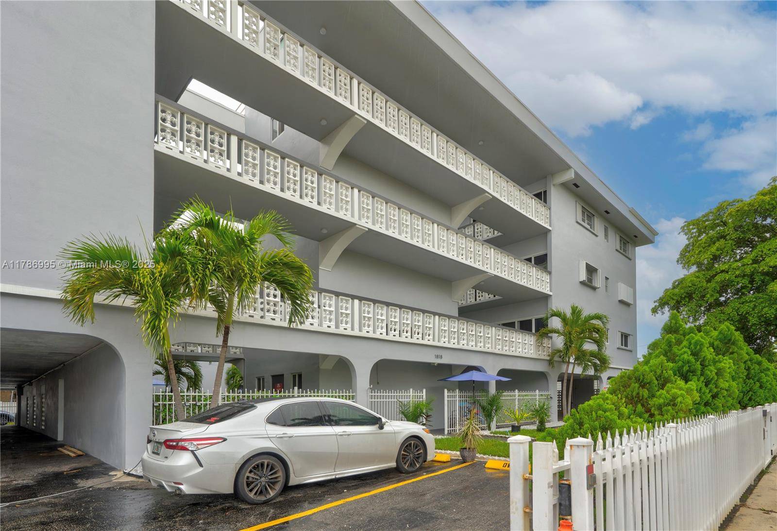 Hollywood, FL 33020,1818 Rodman St #2E