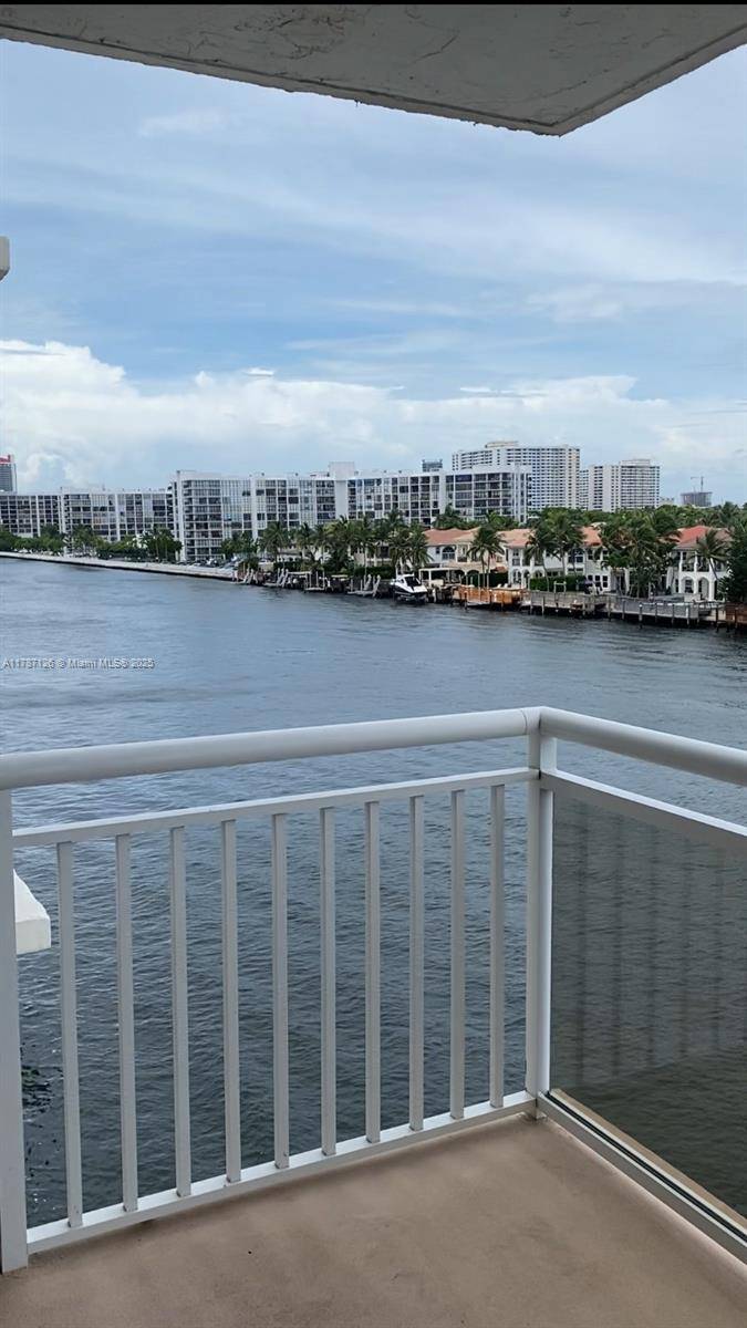 Hollywood, FL 33019,1600 S Ocean Dr #5A