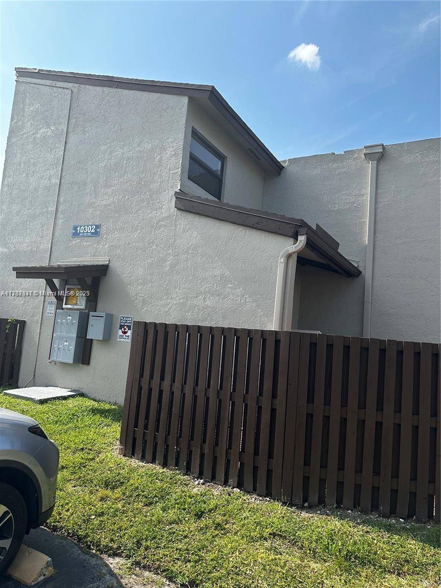Miami, FL 33172,10302 NW 9th St Cir #201