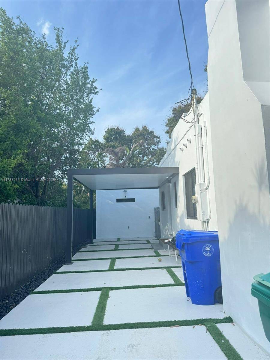 Miami, FL 33127,557 NW 44st #front