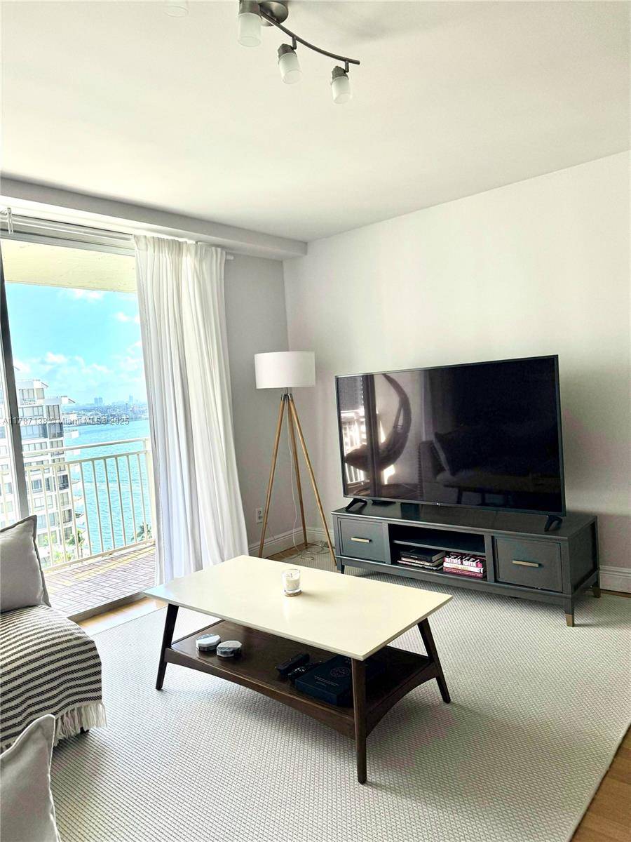 Miami, FL 33131,770 Claughton Island Dr #1405