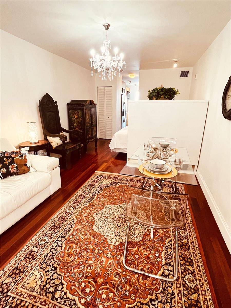 Miami Beach, FL 33139,1340 Drexel Ave #406