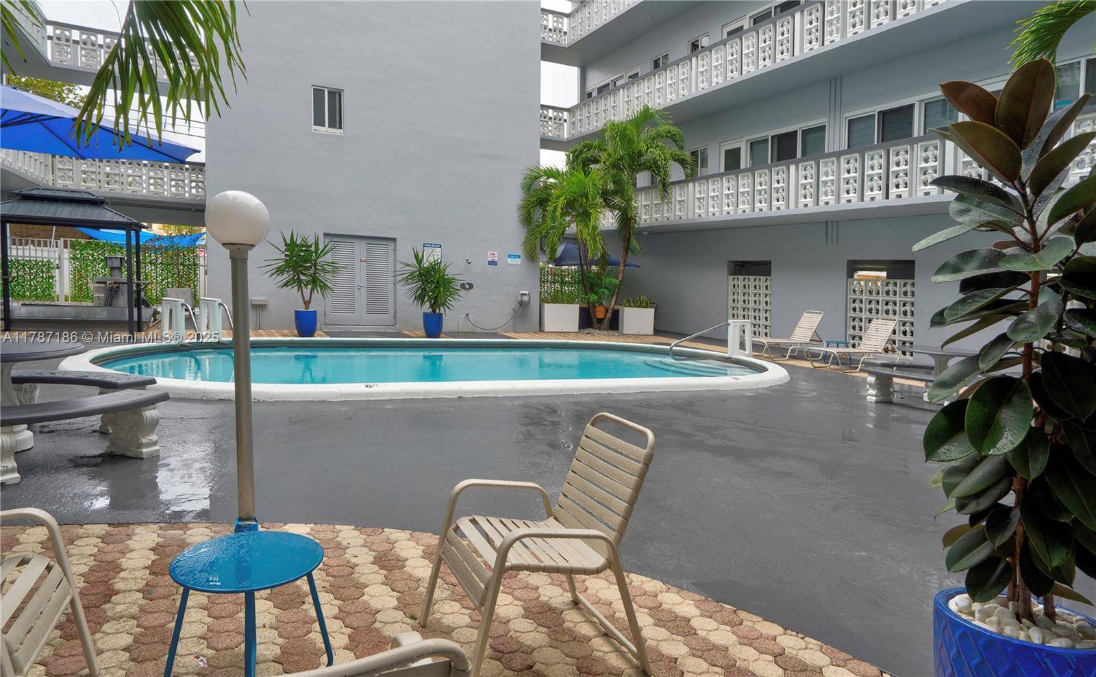 Hollywood, FL 33020,1818 Rodman St #2E