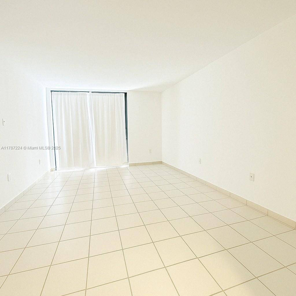 Miami Beach, FL 33140,6061 Collins Ave #7B
