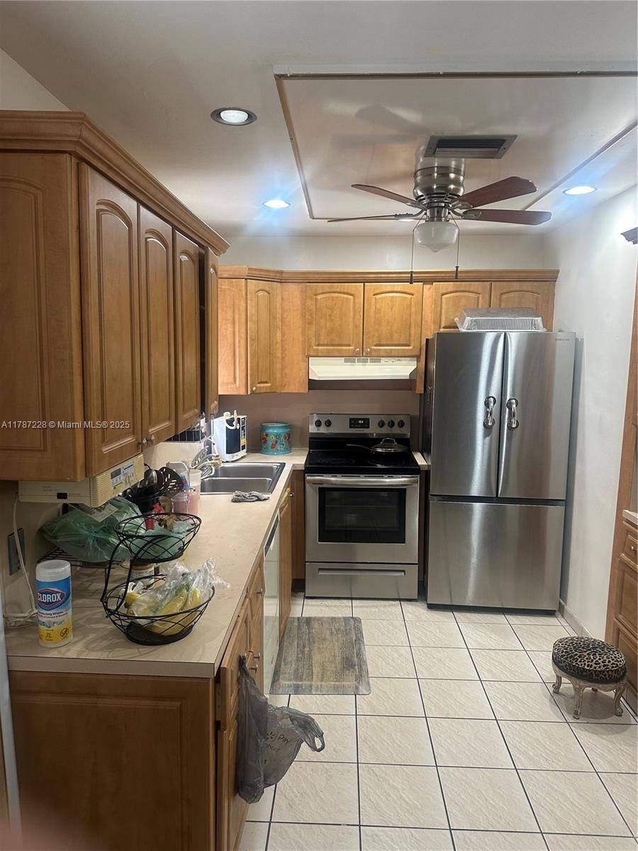 Hollywood, FL 33020,Address not disclosed