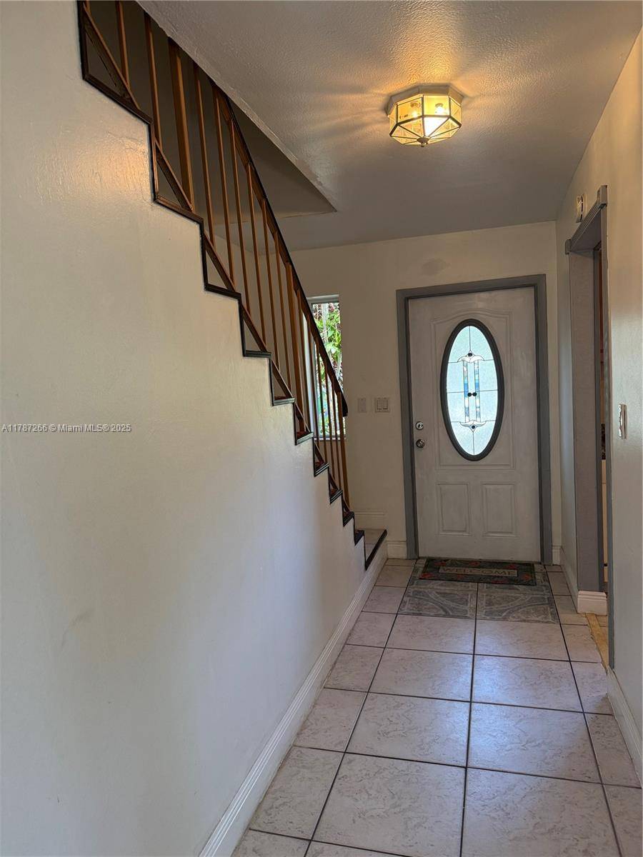 North Miami Beach, FL 33162,2192 NE 171st St #2192