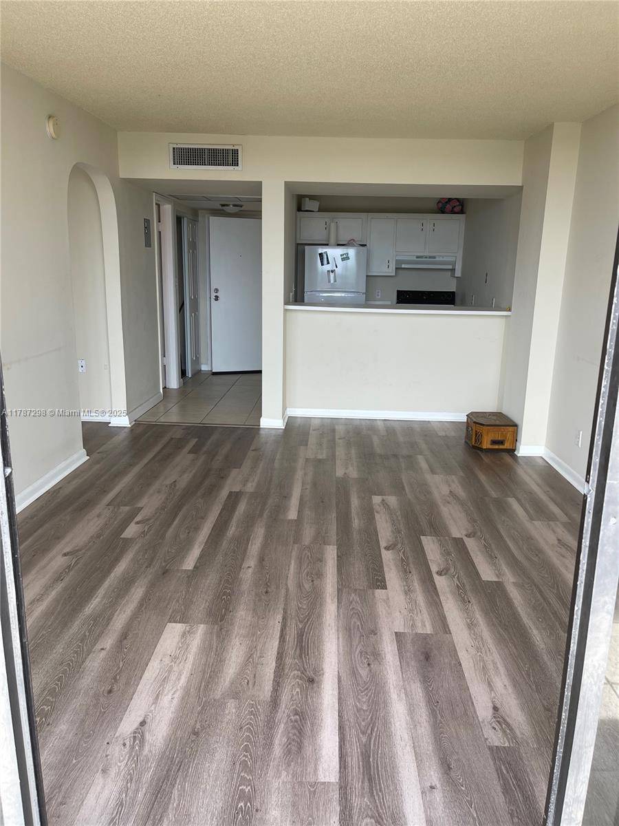 Lauderhill, FL 33319,4222 Inverrary Blvd #4512