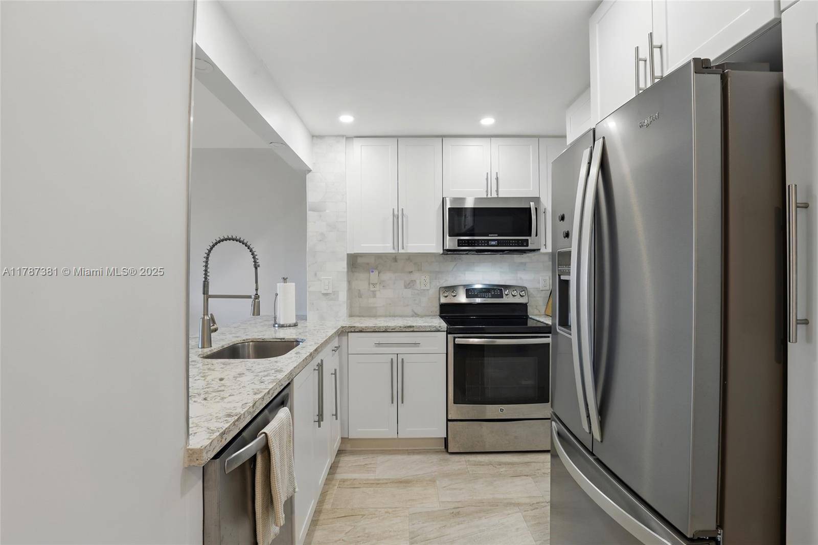 Oakland Park, FL 33308,1831 NE 38th St #402