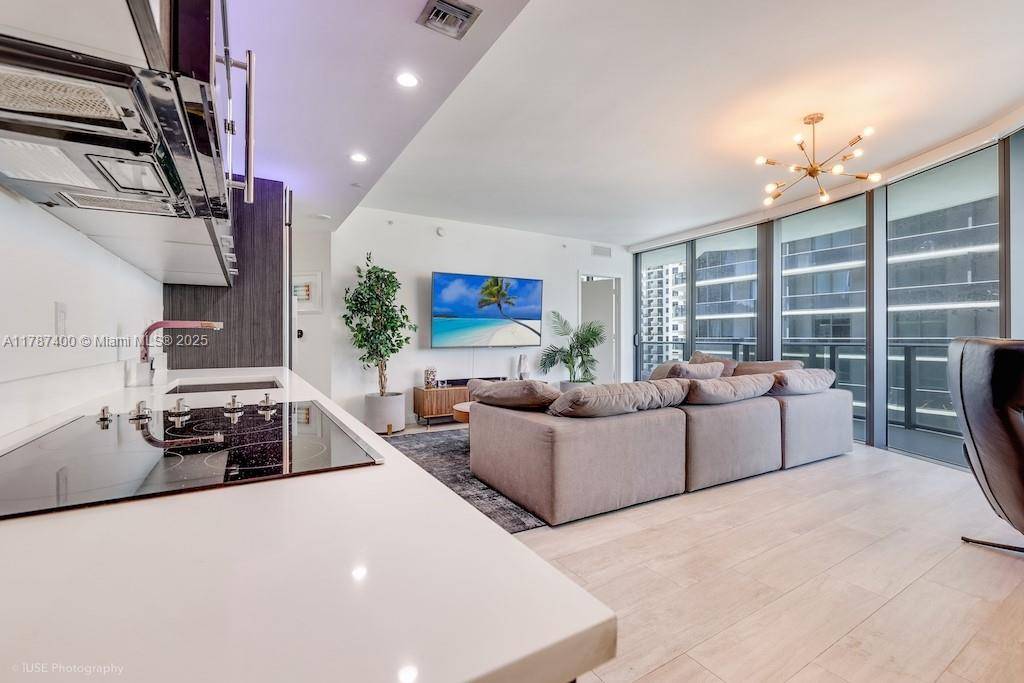 Miami, FL 33130,45 SW 9th St #1808