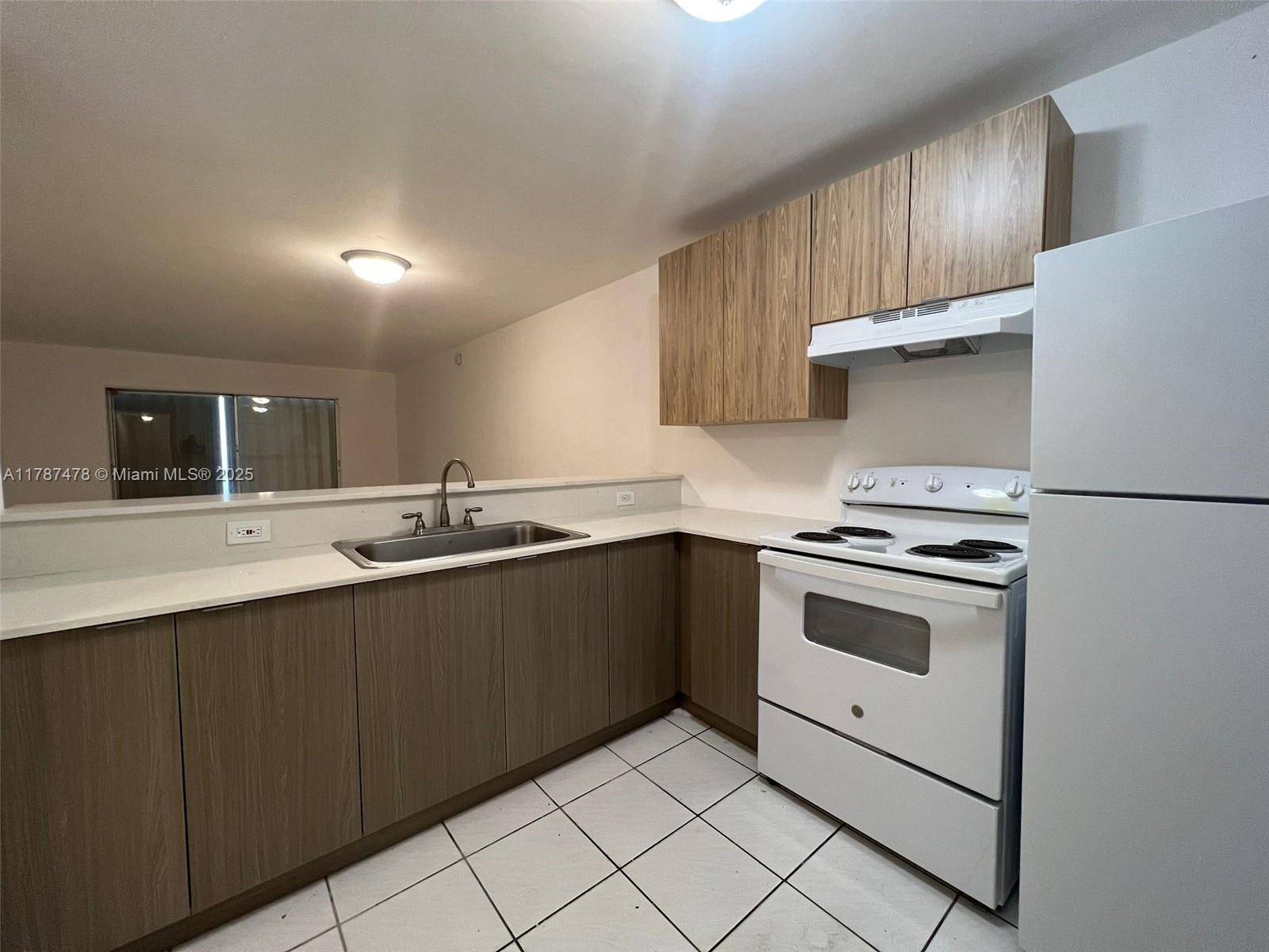 Miami, FL 33162,15205 NE 6th Ave #D112
