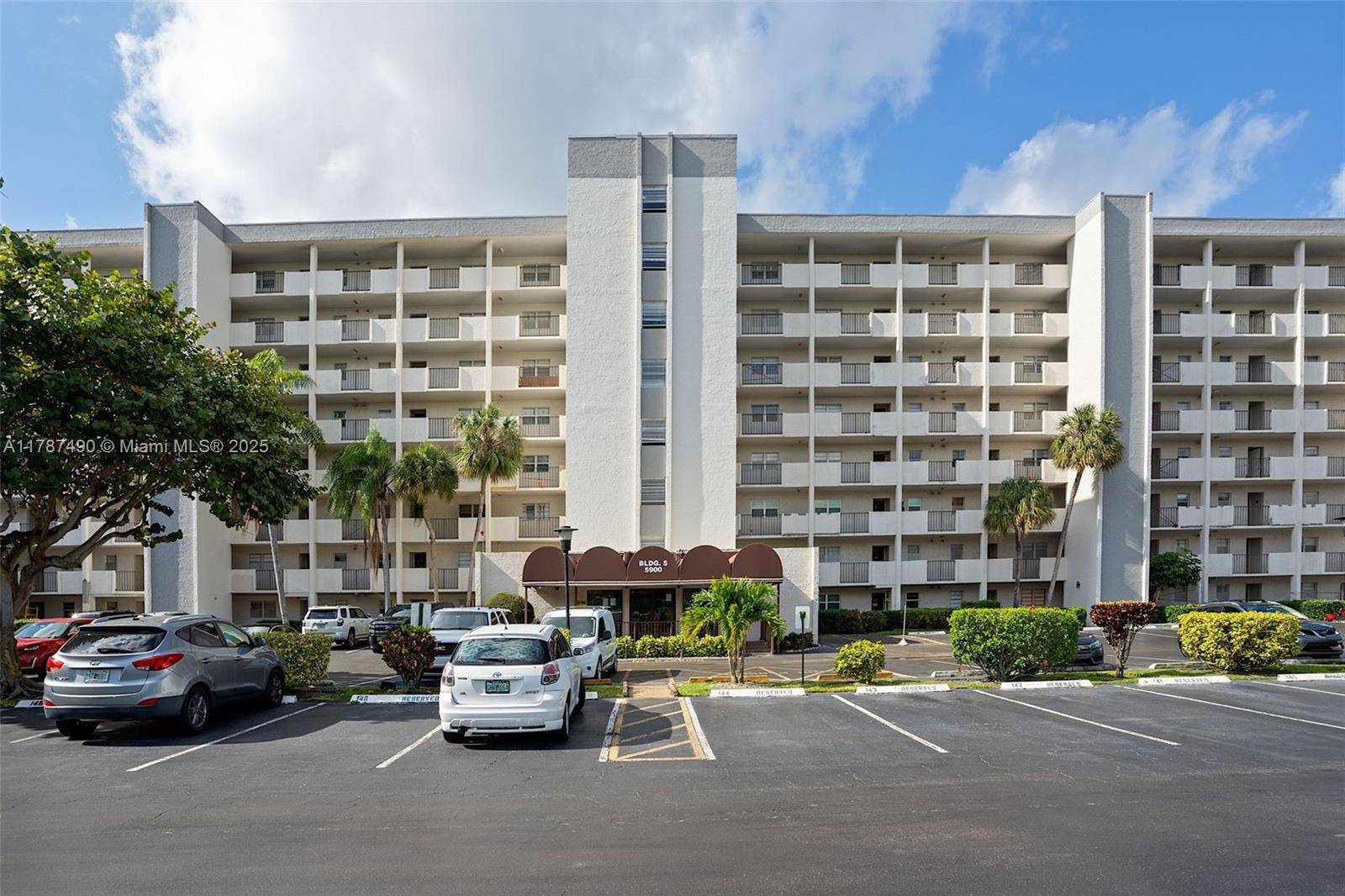 Lauderhill, FL 33319,5900 NW 44th St #412