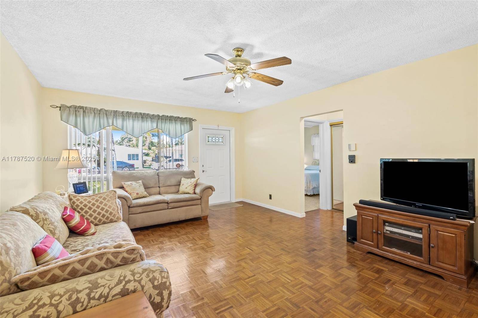 Hollywood, FL 33019,1042 Lincoln St