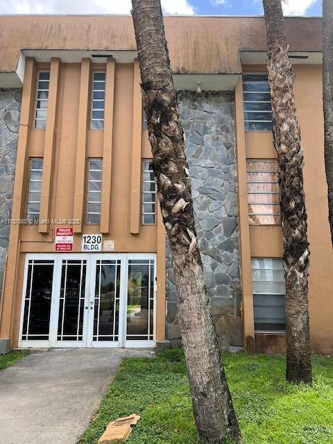 Hialeah, FL 33012,1230 W 54th St #305A