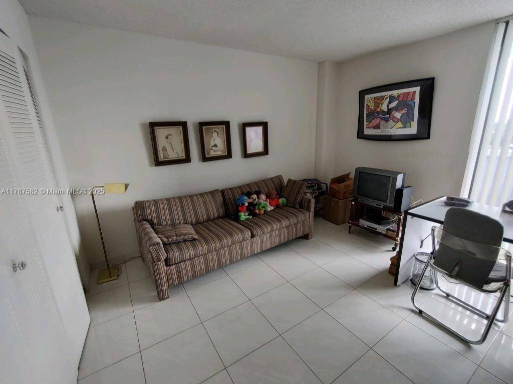 Aventura, FL 33180,20515 E Country Club Dr #646