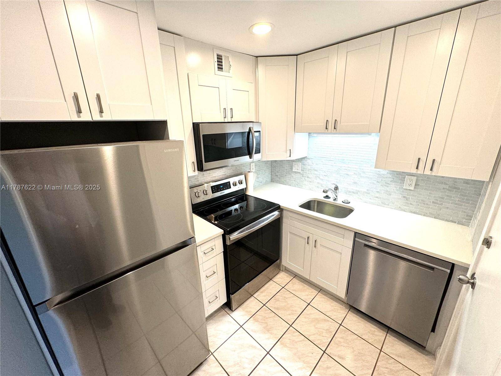 Oakland Park, FL 33334,2970 NE 16th Ave #B-210