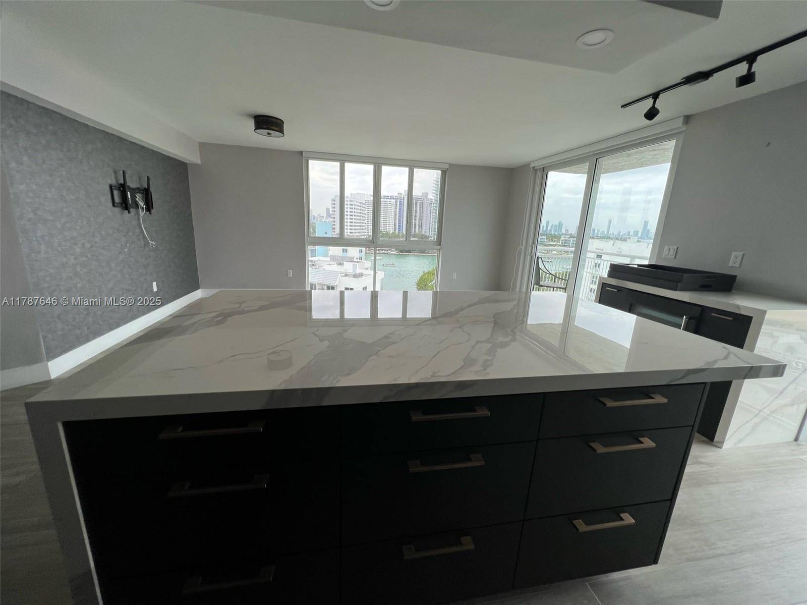 Miami Beach, FL 33139,1688 West Ave #901