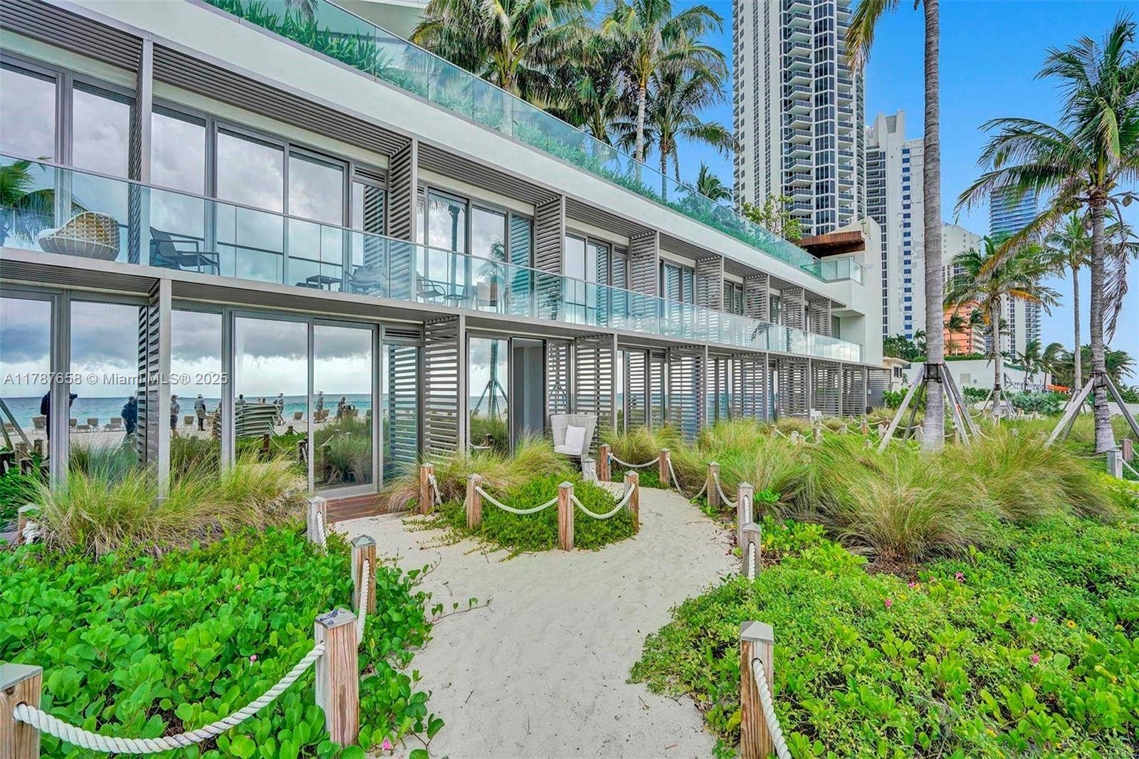 Sunny Isles Beach, FL 33160,18975 Collins Ave #Cabana # 8