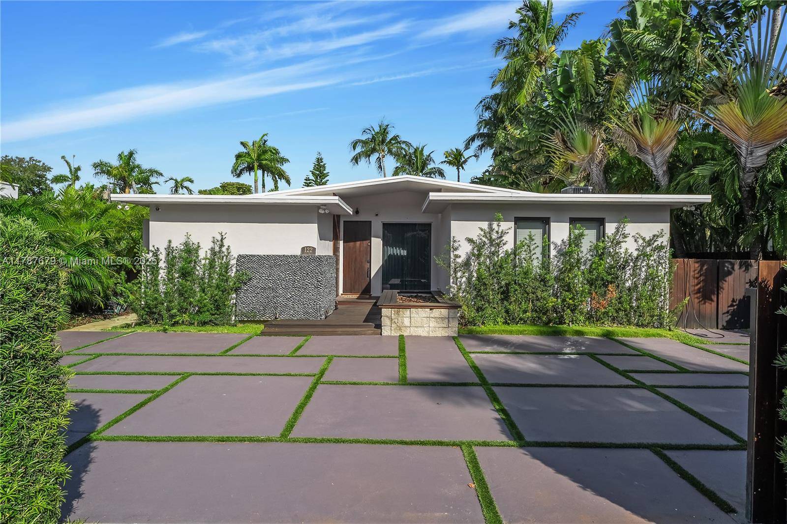 Miami Beach, FL 33139,122 E 2nd Ct