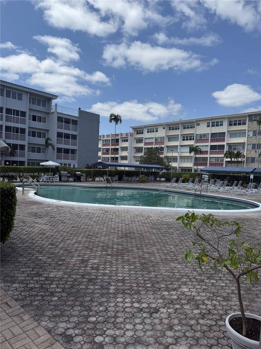 Hallandale Beach, FL 33009,410 SE 2nd St #122