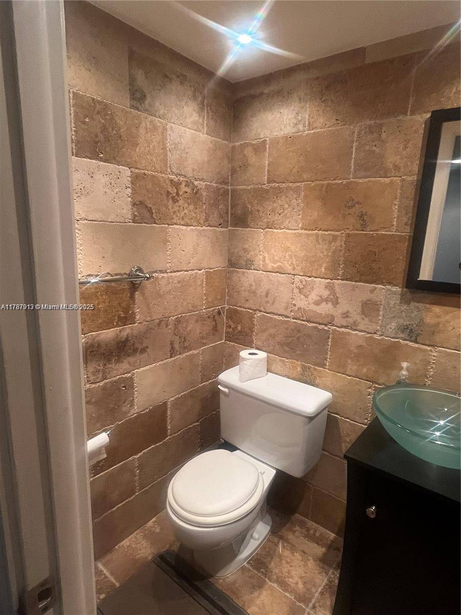 Hallandale Beach, FL 33009,1825 S Ocean Dr #413