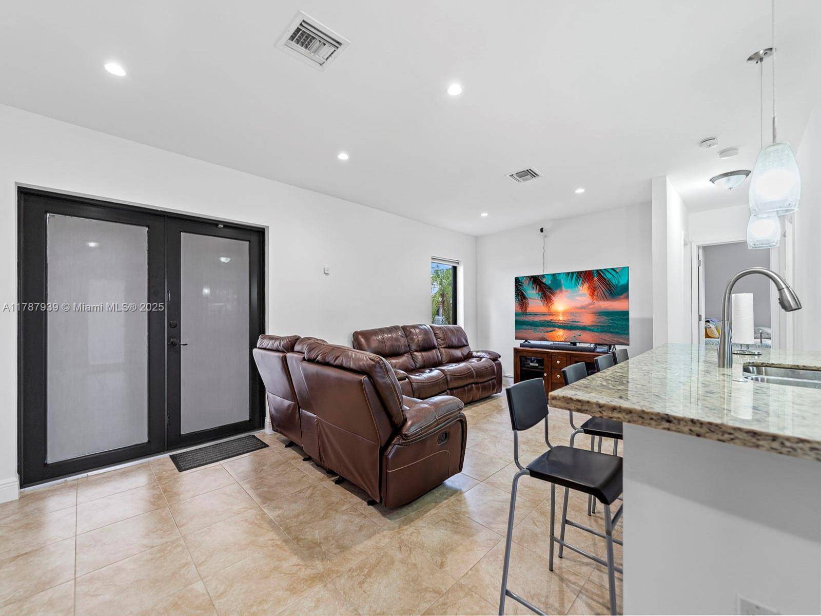 Miami, FL 33165,11420 SW 44th St