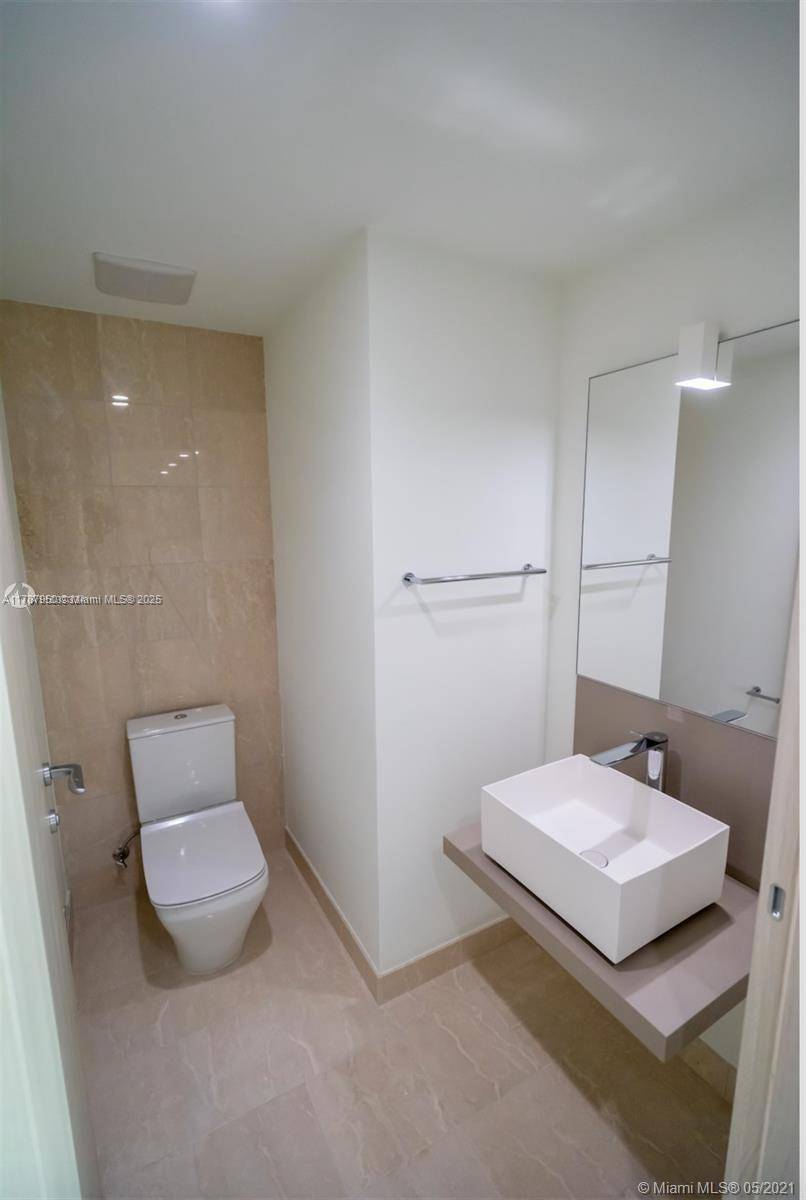 Miami, FL 33131,1000 Brickell Plz #2706