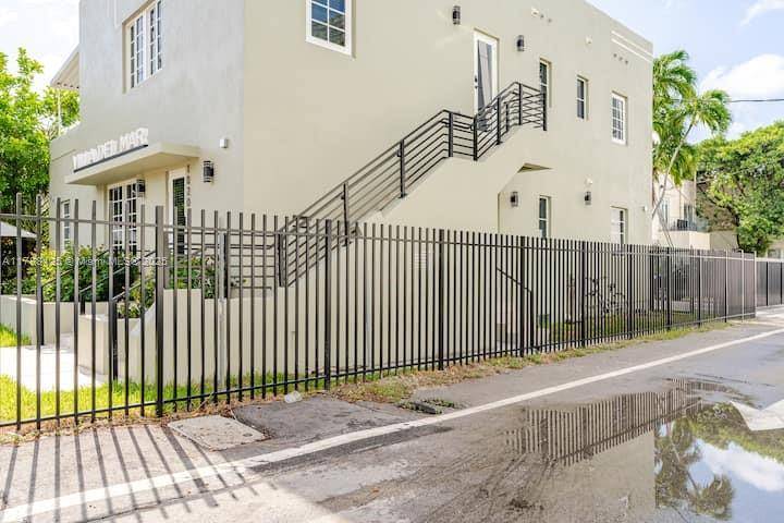 Miami Beach, FL 33139,1020 6th St