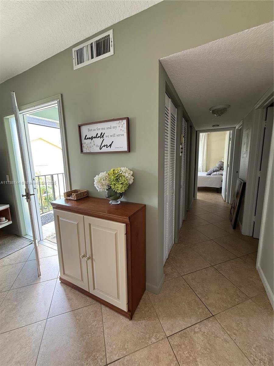 Hypoluxo, FL 33462,559 Waterside Dr #559