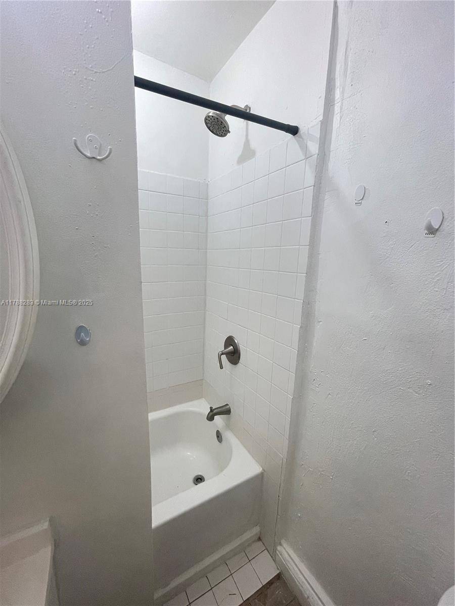 North Miami, FL 33161,1211 NE 130th St #1