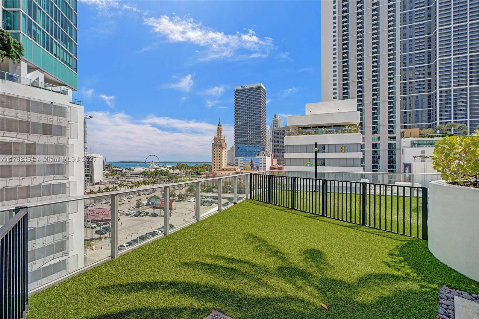 Miami, FL 33132,851 NE 1st Ave, Cabana #7
