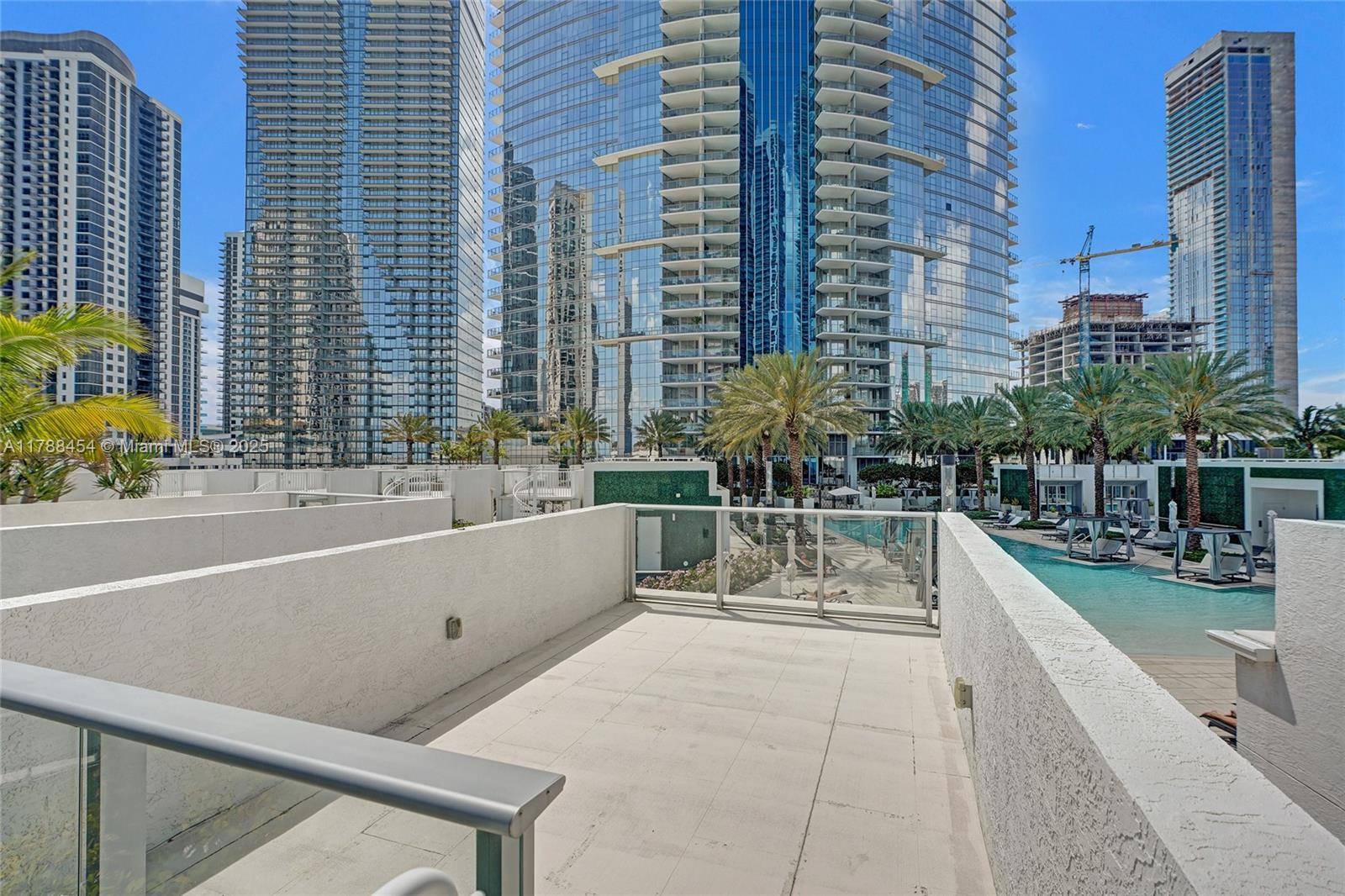 Miami, FL 33132,851 NE 1st Ave, Cabana #7