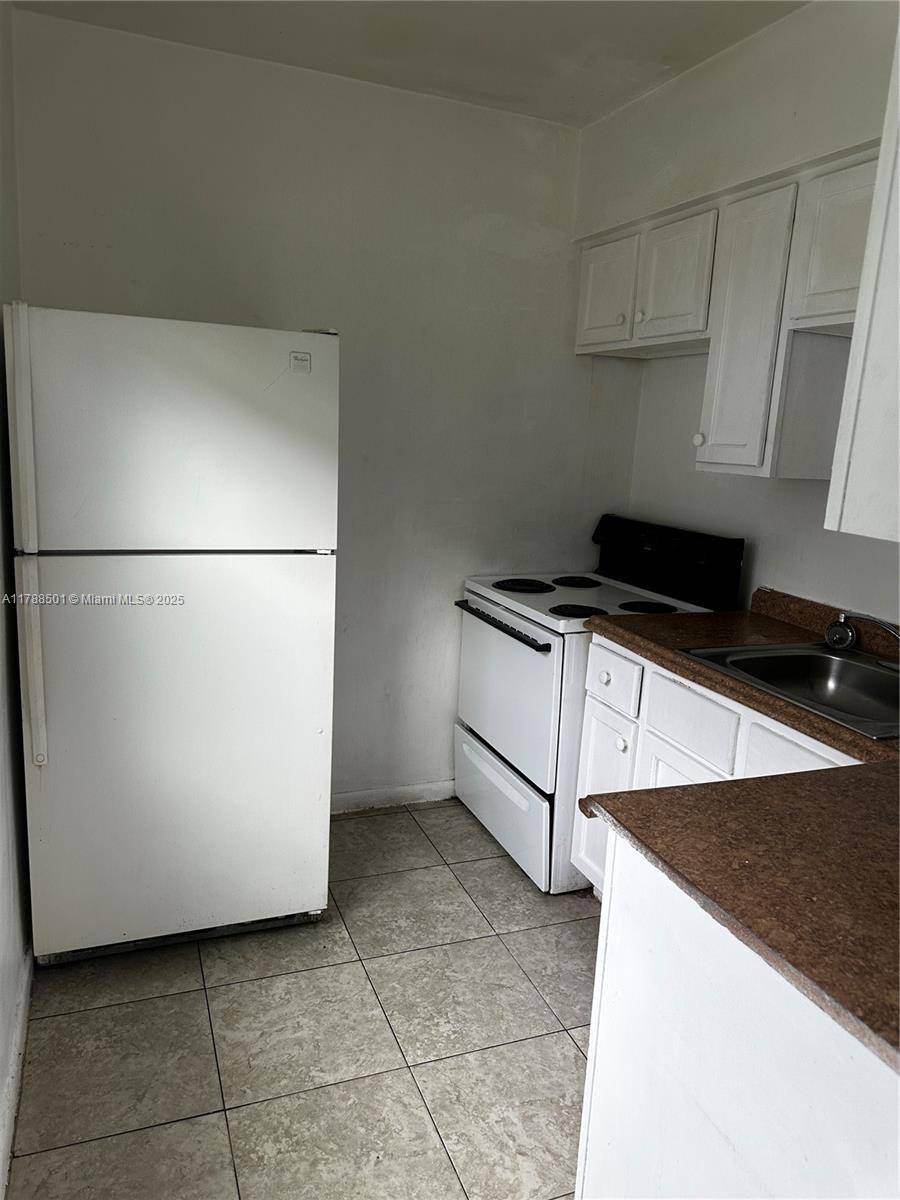 Oakland Park, FL 33309,148 NW 40th Ct #4