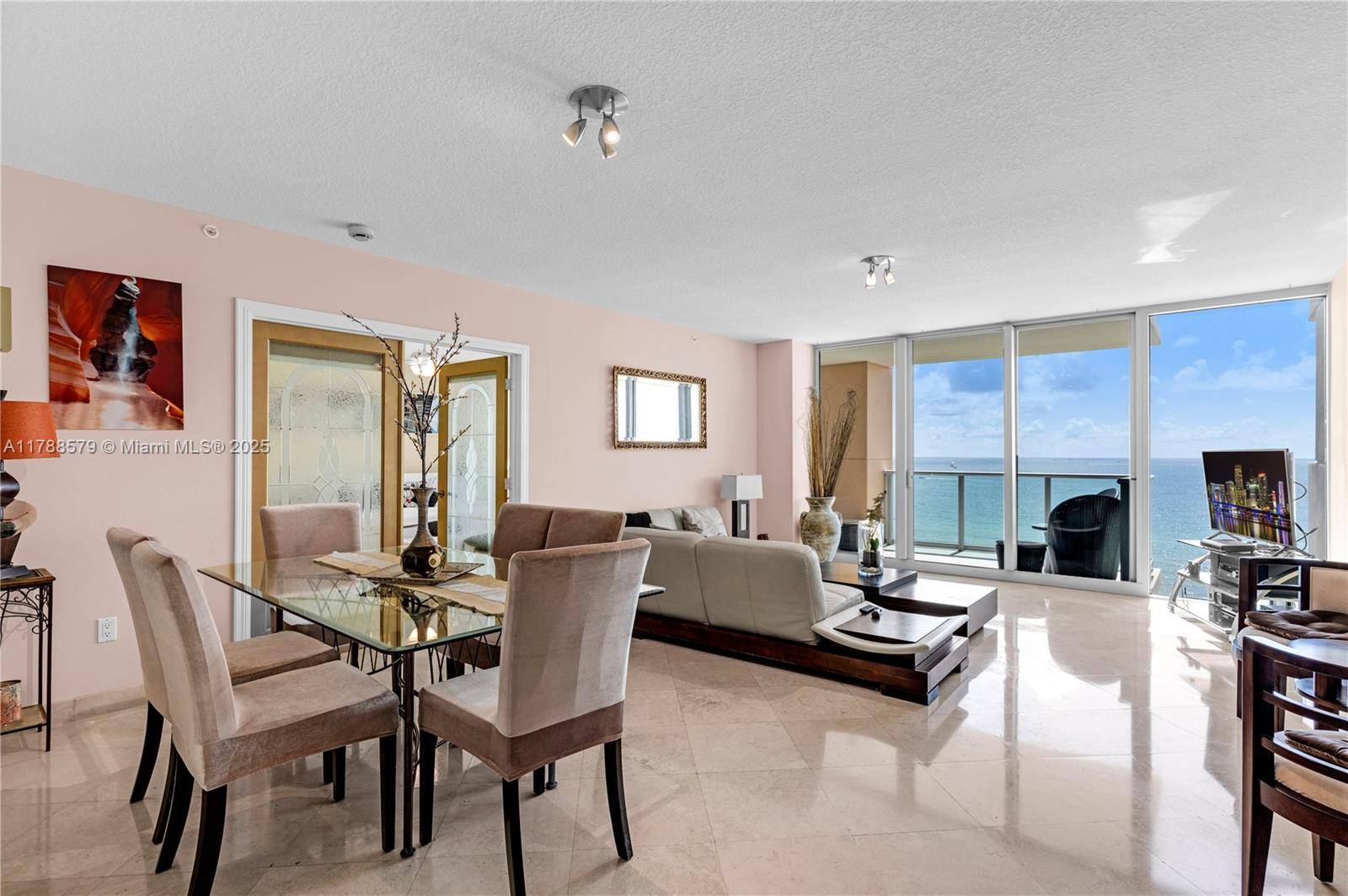 Miami Beach, FL 33139,1455 Ocean Dr #1106