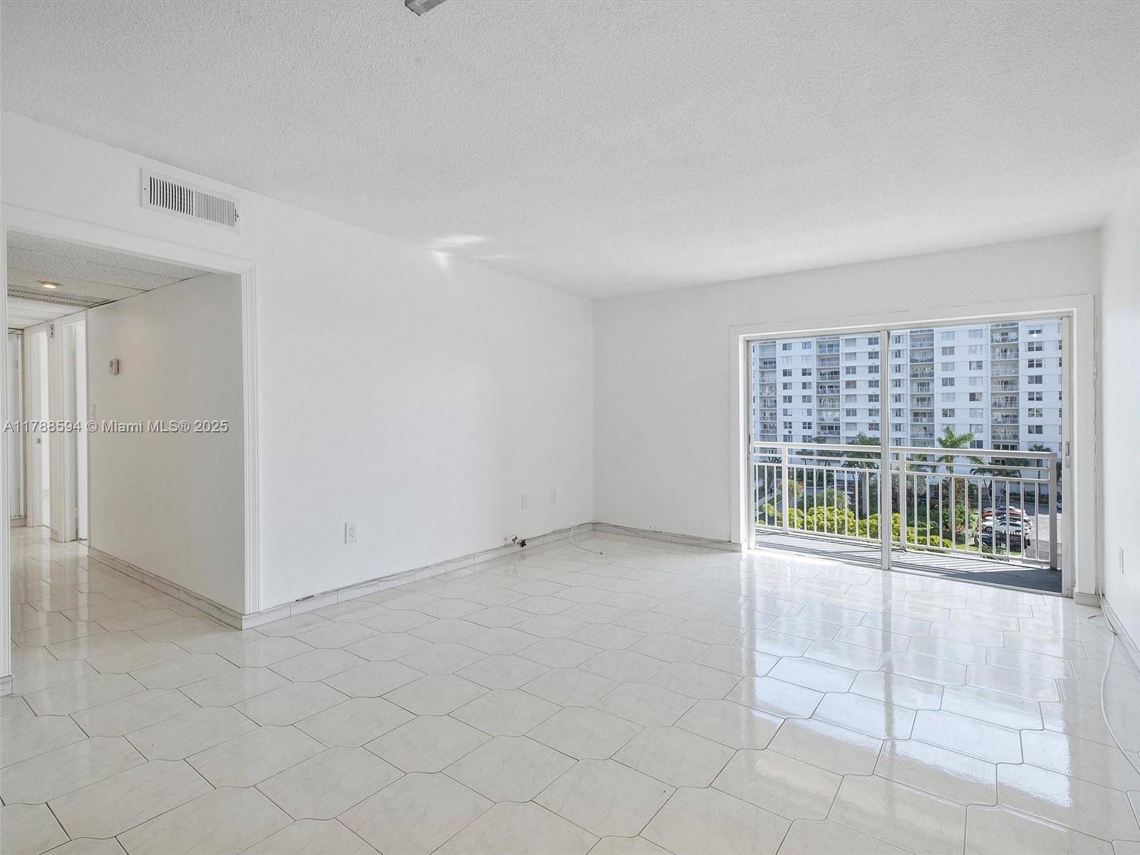 Sunny Isles Beach, FL 33160,400 Kings Point Dr #523