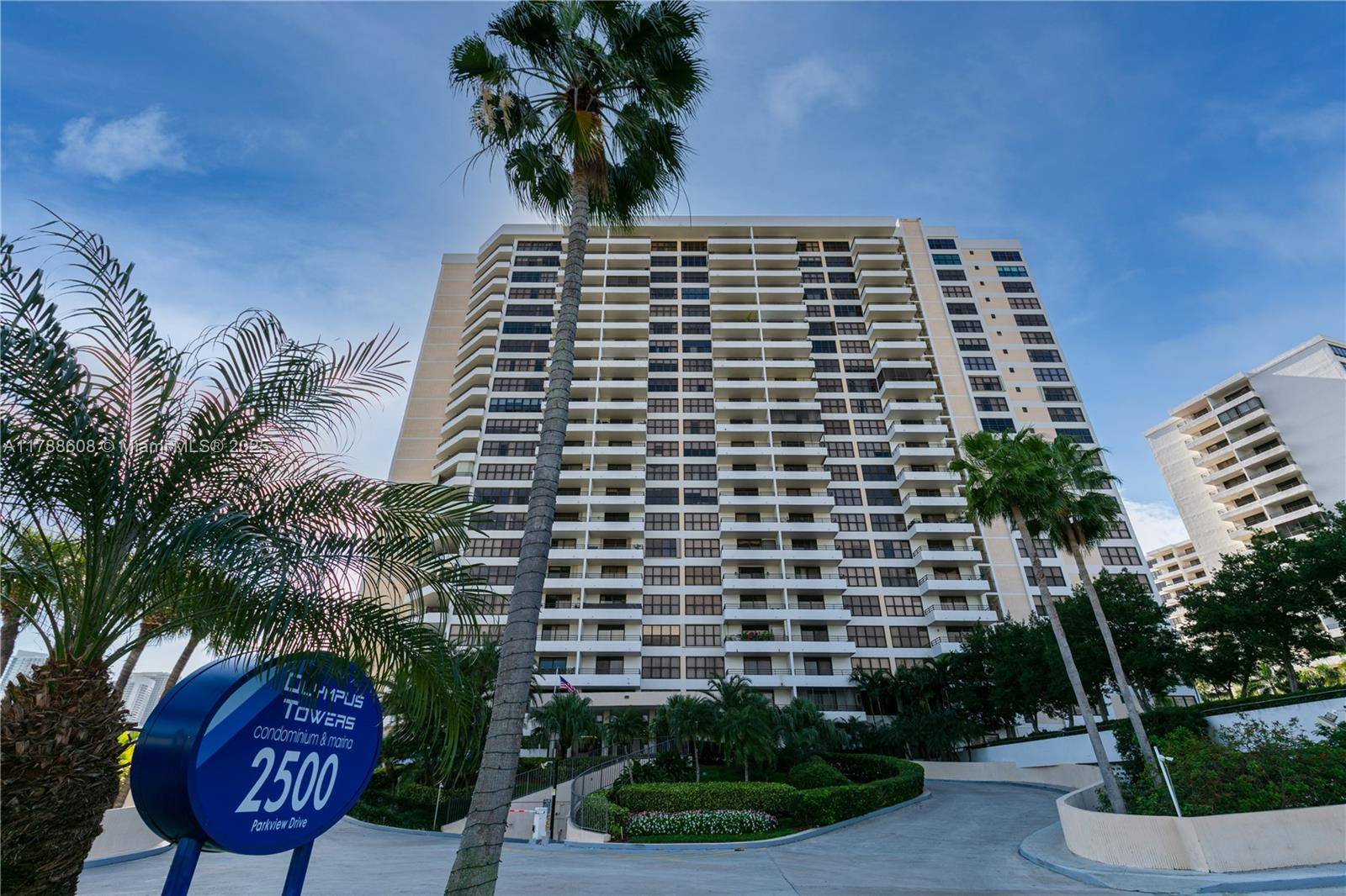Hallandale Beach, FL 33009,2500 Parkview Dr #1121