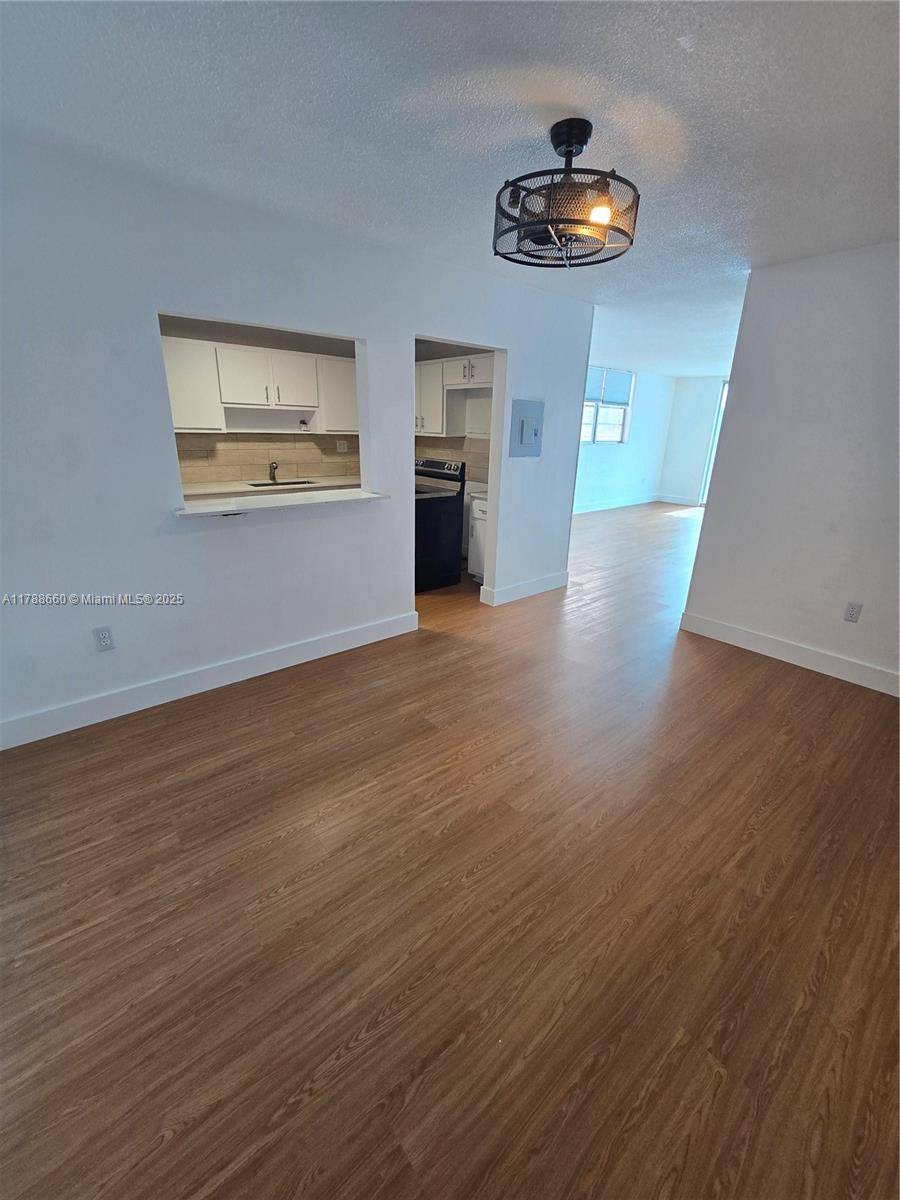 North Miami, FL 33161,12590 NE 16th Ave #403